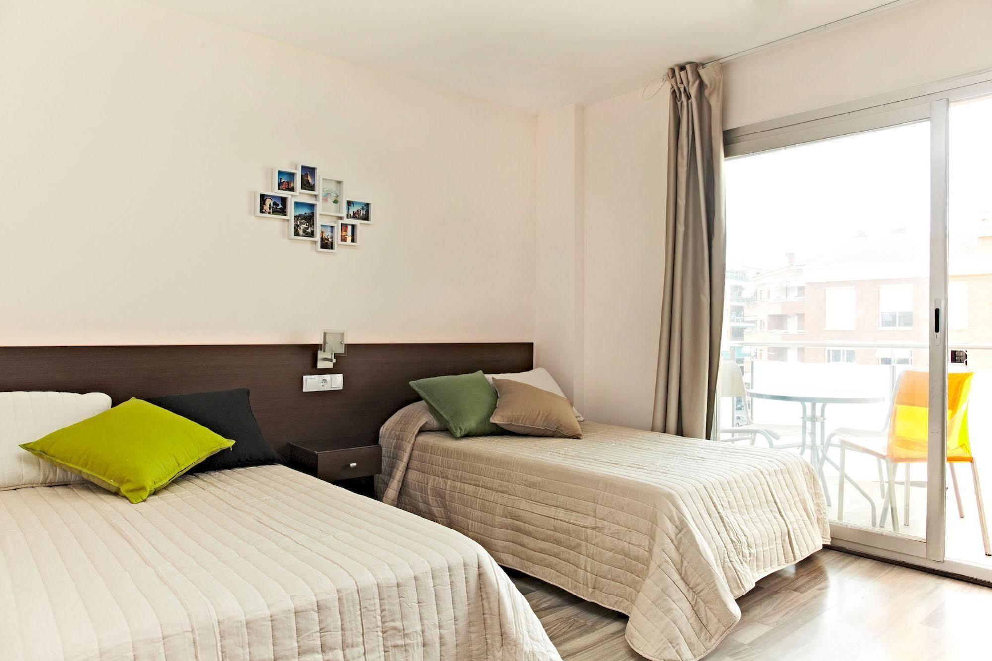 Ginosi Basics Centric Apartel Apartment Castelldefels Ngoại thất bức ảnh